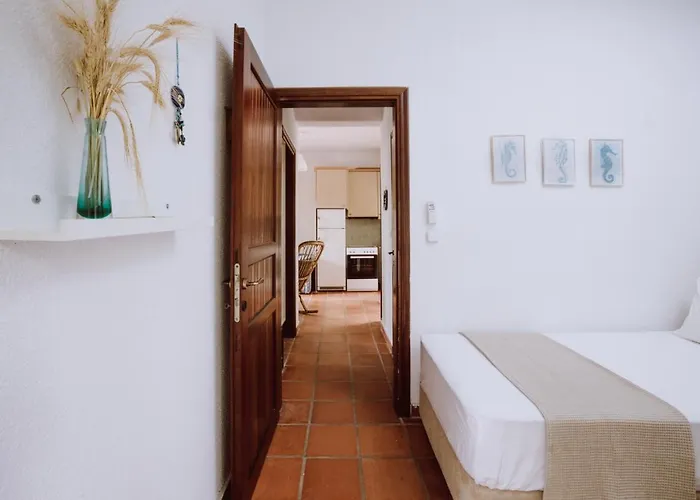 Forest House Near The Sea 撒尼海滩